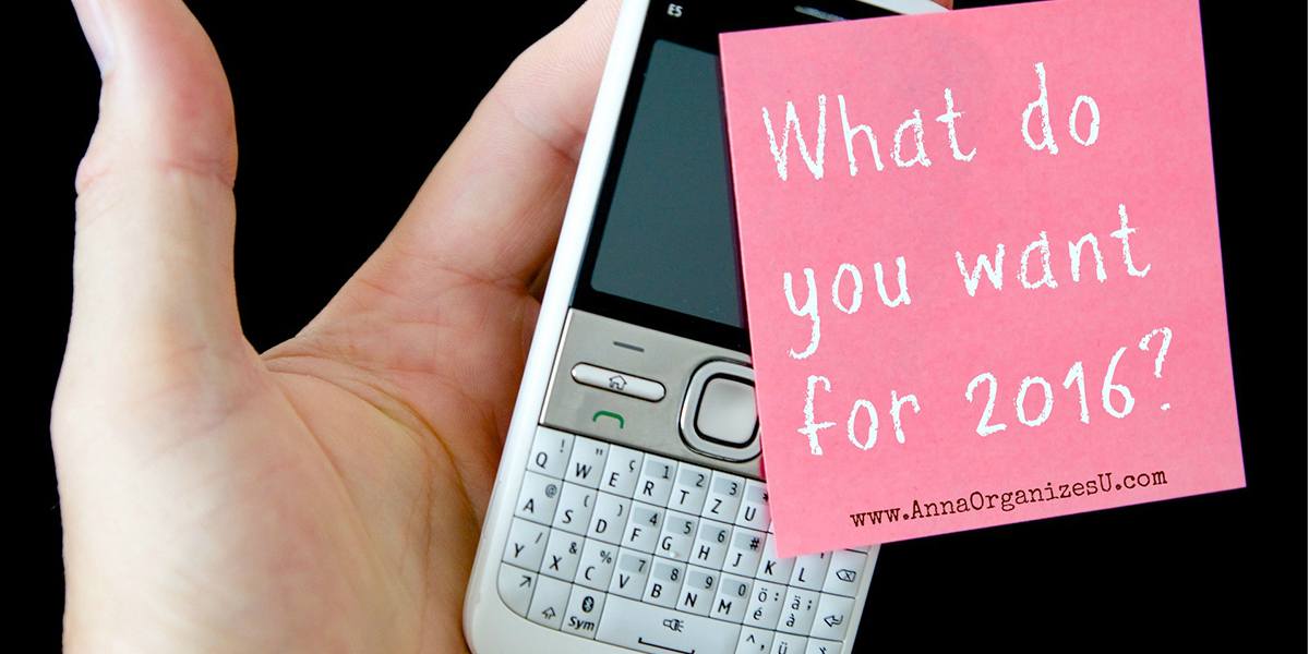someone holding a blackberry phone with a post it that says what do you want for 2016?